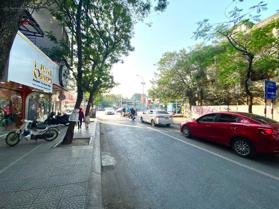 Chính chủ, mặt phố Chùa Láng 2 mặt tiền, ngã 4 Huỳnh Thúc Kháng, cho thuê 60tr/th vỉa hè rộng