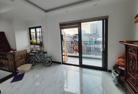 Cần bán đất tặng nhà ngõ 185 phố Chúa Láng, quận Đống Đa, kinh doanh sầm uất