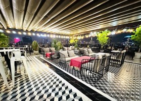 Có căn building 9 tầng hoàng cầu view đẹp. DT 245m2, MT 9.5m nhà mới, sổ đỏ hoàn công. Giá tốt
