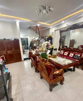 Cần bán nhà liên kề Fafim 19 Nguyễn Trãi gara ô tô kinh doanh dt 93m 5 tầng thang máy giá chỉ 32 tỷ