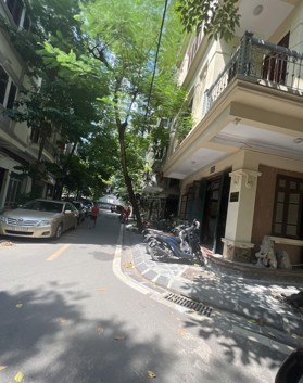 Hiếm: Nhà sát KĐT Đầm Trấu - HBT - lô góc - ở sướng, nét 6,5tỷ 30m2 x 3T, dân xây ô tô cách 5m