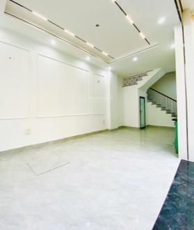 Khu vực Vĩnh Tuy - Hai Bà Trưng. Ngõ nông gần mặt đường. Nhà mới toanh, đang tìm chủ mới