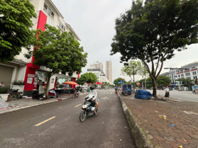 Vị trí ngã 3 kinh doanh siêu đỉnh, shophouse A10 mặt tiền 8m đường Lê Trọng Tấn. 5 tầng 1 hầm, SĐCC