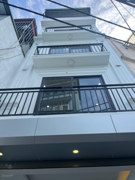 Chính chủ bán nhà mới xây 35m2x5T, mặt ngõ 924 Nguyễn Khoái, ngõ thông, ô tô qua nhà, giá 5.2 tỷ