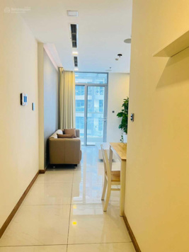 VCP _ Cho thuê 2PN full NT, lầu cao, view thành phố, giá 22 triệu