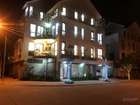 Biệt thự 2 mặt tiền tại liền kề C7 mặt đường 20.5m, đã hoàn thiện, thang máy, sổ chính chủ