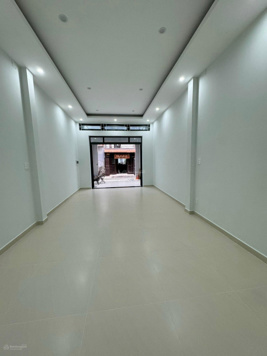 Nhà cho thuê nguyên căn 1trệt 4lầu đ/c 69/43A đường Nguyễn Gia Trí, p25, BT - dtsd: 350m2 .