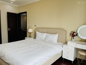 Chính chủ cho thuê căn hộ R5 - Royal City 2 phòng ngủ nội thất mới