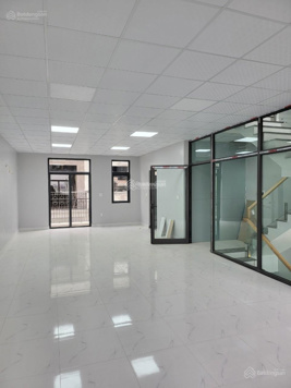 Cho thuê văn phòng tầng 4 HD159 Vinhomes Cầu Rào 2 an ninh tốt, 80m2, có thang máy, ô tô đỗ cửa