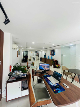 Văn phòng cho thuê giá rẻ full tiện ích, kèm nội thất cơ bản rất đẹp