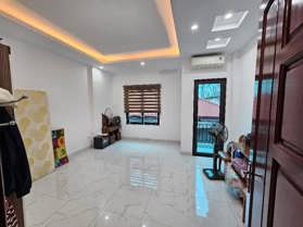 PHÂN LÔ NGÔ THÌ NHẬM Ô TÔ ĐỖ CỬA NHÀ CHỈ HƠN 9 TỶ
