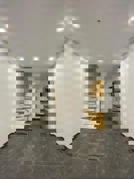 Nhà La Tinh trong đê giáp khu đô thị Đô Nghĩa, Đại học Phenika , bệnh viện nhi.  -Dt. 30m2 xây 4 tầng cách đường oto 10m .