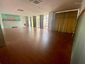Cho thuê văn phòng hơn 114m2 tầng 2, 2 mặt tiền CC1 Hà Đô Parkside