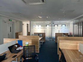 Cần sang nhượng lại văn phòng diện tích 120m2, bố trí hợp lý, bê máy tính vào làm việc luôn