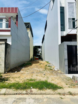 Chính chủ bán đất đường Bùi Hiển, mặt tiền công viên cây xanh