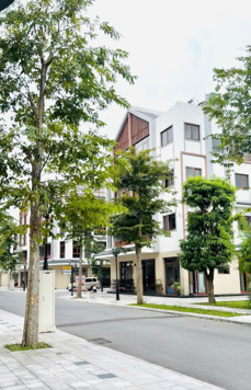 Bán 2 căn hoa hậu shophouse sổ lâu dài đối diện Grand World Hà Nội (204tr/m2) 2 mặt tiền lớn (6m*2)