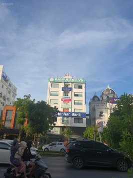 Cho thuê nguyên tòa nhà mặt phố Lê Hồng Phong. Diện tích 425m2, mặt tiền 17m, nhà 6 tầng 1 hầm