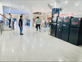 Cho thuê nhà 4 tầng mặt tiền Nguyễn Hữu Thọ, DTSD 1200m2, thang máy, ngang 15m, gọi Văn Phú