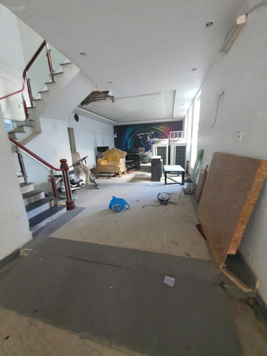 Cho thuê nhà mặt phố Bạch Đằng, diện tích 200m2/sàn, mặt tiền 14m, vị trí vàng