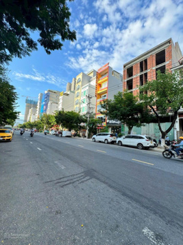 Cho thuê góc 2 mặt tiền Hồ Nghinh có sẵn nhà 3 tầng - DT 312m ngang 15m - Gọi Đàm Tiến