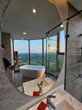 Căn hộ 3PN cho thuê. Trục hoa hậu 08A Swan Lake Onsen. Diện tích 98m2 view trực diện hồ thiên nga