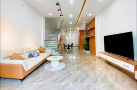 Cho thuê nhà nguyên căn 3 tầng full nội thất mặt tiền đường 5,5m sát Nguyễn Sinh Sắc và N. T. Thành