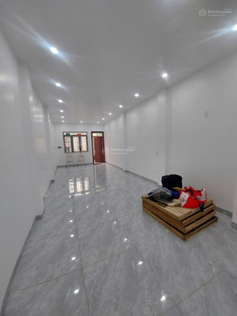 Cho thuê nhà mặt đường Hoàng Minh Thảo đoạn đẹp, mặt tiền 6m, DT 200m2 x 2 tầng thông sàn mới