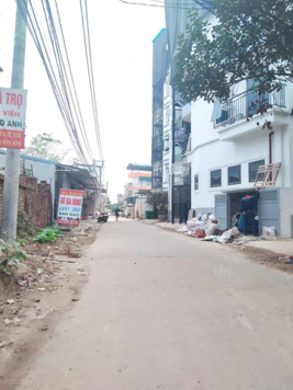 Chính chủ cần bán 65m giá khoảng 2tỷ4 thôn 2 Tân Xã, cách đại học FPT, công nghệ cao 500m