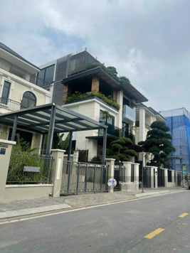 Chính chủ cần bán 1lô liền kề, 1lô biệt thự Starlake Tây Hồ Tây 132 và 215m2 có thang máy, full đồ