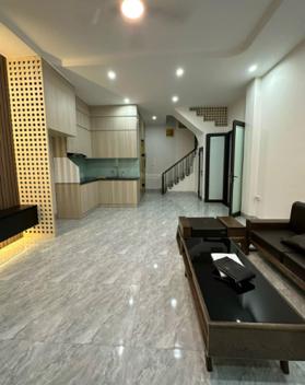 Bán gấp nhà ngõ ô tô - phố Hoàng Quốc Việt DT: 45m2 6 tầng. MT: 4m giá: 8.6 tỷ