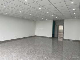 Cho thuê văn phòng tại vòng xuyến Văn Giang, diện tích 100m2/sàn còn trống tầng 2,3 giá rẻ