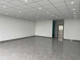 Cho thuê nhà tầng 2,3 mặt phố Văn Giang, sát vòng xuyến Văn Giang, giá 10tr/ tháng