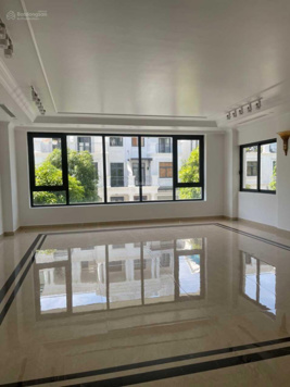 Cho thuê sàn văn phòng tầng 2 Vinhomes Marina