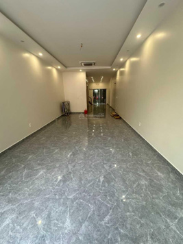 Cho thuê nhà mặt đường Hồ Sen Cầu Rào 2, mặt tiền 6m, DT 75m2 x 3.5 tầng mới thông sàn có thang máy