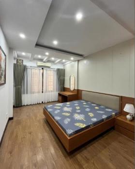 Bán nhà mới 35m2 4 tầng trước nhà taxi lùi Lạc Long Quân giá 8.15 tỷ LH: 0966 341 ***