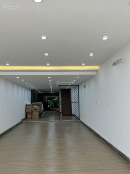 Cho thuê nhà 2 tầng mặt tiền đường Hùng Vương vị trí trung tâm thành phố