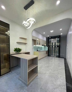 Nóng bỏng tay, nhà Phương Mai mới tinh, thang máy, ngõ ba gác, vài bước chân ra phố, giá 7.48 tỷ
