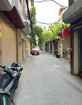 Bán căn hộ dịch vụ phố Hào Nam 62m x 7T, MT 4m giá 15,9 tỷ