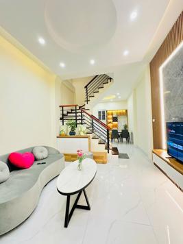 CC bán nhà gần BV Đại Học Y - 42m2 4T 4.3m MT - tặng toàn bộ nội thất - nhà xây khung cột - đẹp