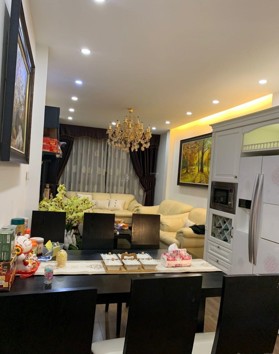 Bán nhanh căn nhà mặt phố kinh doanh sầm uất trung tâm Quận Đống Đa