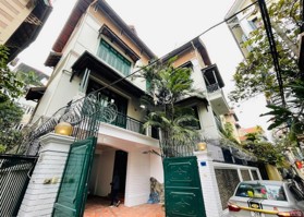 Bán biệt thự Hoàng Cầu, lô góc 2 mặt tiền, sổ đỏ 90m2, 4 tầng, mặt tiền 10m, gần hồ