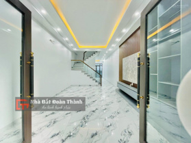 Cho thuê nhà nguyên căn mới tinh ở Văn Cao (bên chẵn) 6 ngủ vệ sinh khép kín