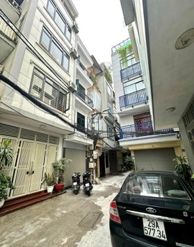 Bán nhà phân lô - đường Láng - ô tô tránh - full nội thất 33m2 x 5T x 3.3m