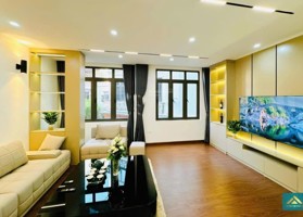 Bán nhà riêng TT Q. Đống Đa đường to ô tô tránh - kinh doanh sầm uất - lô góc 2 thoáng