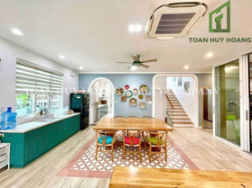 Cho thuê biệt thự Phúc Lộc Viên 288m2 nội thất hiện đại, giá 45tr/tháng - Toàn Huy Hoàng