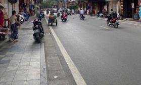 Bán nhà mặt phố Hàng Gai, quận Hoàn Kiếm, DT 228m2, 8 tầng, MT 5,5m, giá 282 tỷ.