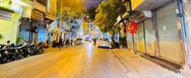 Mặt phố Hàng Quạt - kinh doanh sầm uất - phố hai chiều - chỉ 460tr/m