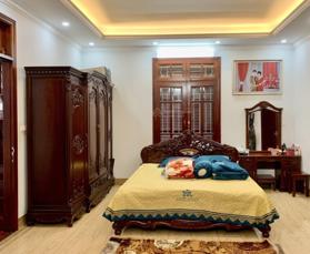 Biệt thự quận Hoàn Kiếm, trung tâm thành phố 340m2 sân vườn, ô tô vào nhà, trước nhà ô tô tránh