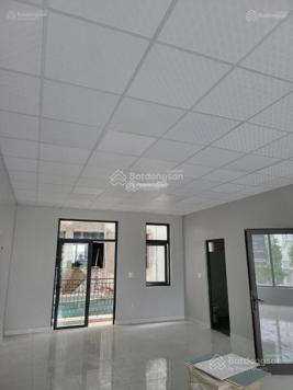 Cho thuê mặt bằng tầng 4 trong căn shophouse cao cấp ngay cổng chính khu Vinhomes Cầu Rào 2