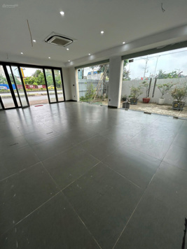 Cho thuê sàn văn phòng tầng 1 mặt đường dự án Waterfront City